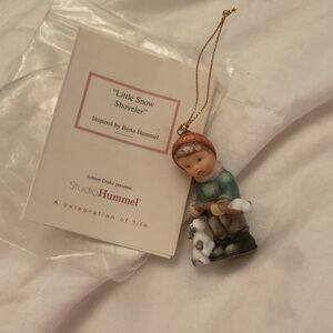 Snow Shoveler Ornament - Green and Brown